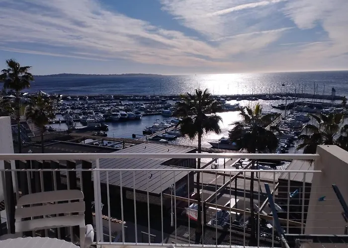 Beautiful 2 Bedrooms Apartment In A Private Residence With Sea View